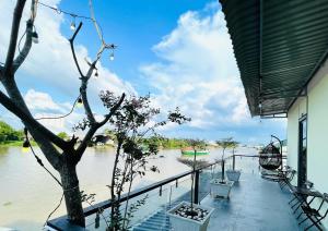 a view of a river from a house with a tree at Sao Khue Riverside Hotel & Coffee in Sa Ðéc