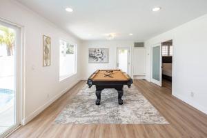 Biliár nebo kulečník v ubytování San Diego Luxury Getaway - Only 15 min to Downtown