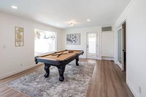Biliár nebo kulečník v ubytování San Diego Luxury Getaway - Only 15 min to Downtown