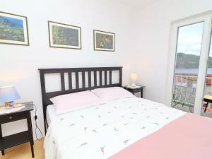 Postel nebo postele na pokoji v ubytování Apartments Nodilo - Standard One Bedroom Apartment with Balcony and Sea View Apt 2