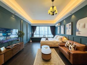 TV a/nebo společenská místnost v ubytování R&F Princess Cove by Nest Home at Johor Bahru
