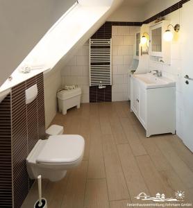 Bilik mandi di 03 Sommerhus Bornholm OG An der Reiterkoppel 3a