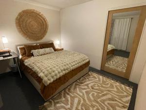 White Rabbit Mountain Guest House客房内的一张或多张床位