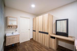 Bilik mandi di Patong tower Superior Seaview 4BR-2102 +45 gambar