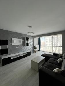 a living room with a couch and a table at Apartament in Craiova