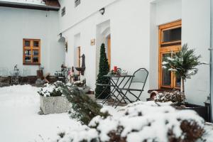 ČÁKYHO KÚRIA - apartmán pre 5 osôb s krbom a saunami v zimě