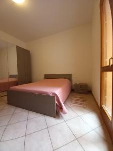 En eller flere senge i et værelse på casa vacanze medicina 3