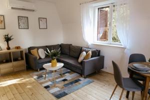 Posedenie v ubytovaní Adeline Apartman
