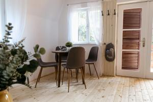 Posedenie v ubytovaní Adeline Apartman