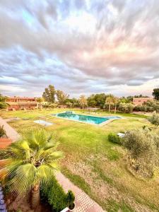 Bazén v ubytování Medley Luxury Villa - PARKING, WIFI & PISCINE nebo v jeho okolí