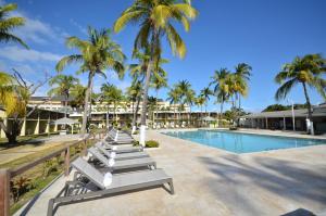 Bazén v ubytování Royal St. Kitts Hotel nebo v jeho okolí