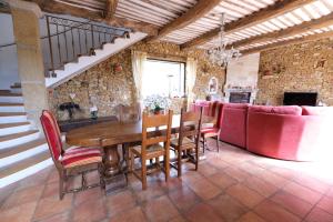 Posezení v ubytování luxury mas with private infinity pool in the heart of the alpilles, 10 persons
