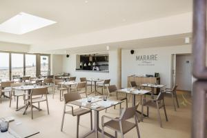 a restaurant with tables and chairs in a room at BANCAL HOTEL and SPA in San Sebastián de la Gomera