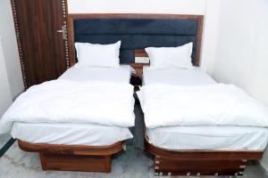 Postel nebo postele na pokoji v ubytování Hotel Gush At New Delhi Railway Station