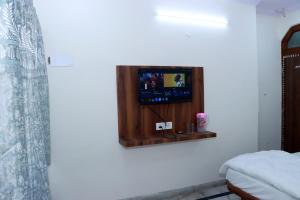 Postel nebo postele na pokoji v ubytování Hotel Gush At New Delhi Railway Station
