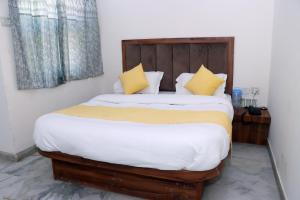 Postel nebo postele na pokoji v ubytování Hotel Gush At New Delhi Railway Station