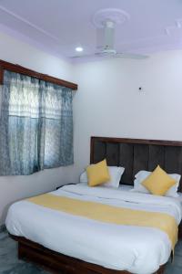 Postel nebo postele na pokoji v ubytování Hotel Gush At New Delhi Railway Station