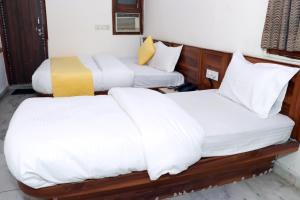 Postel nebo postele na pokoji v ubytování Hotel Gush At New Delhi Railway Station