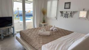 Postel nebo postele na pokoji v ubytování Mykonos Seaview Nests - Tourlos Getaways