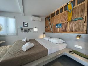 Postel nebo postele na pokoji v ubytování Mykonos Seaview Nests - Tourlos Getaways