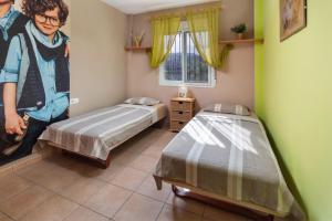Canillas de AceitunoにあるVilla Marylouのベッドルーム(ベッド2台付) +28枚の写真