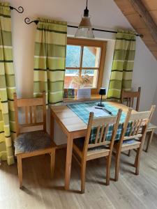 a dining room with a table and chairs and a window at Roggenstadl am Grandsberg in Schwarzach