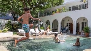 Tetamu yang menginap di Nomad Beach Resort