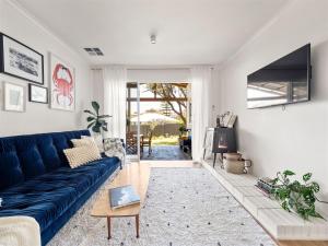 Μια τηλεόραση ή/και κέντρο ψυχαγωγίας στο Stylish Shack Falcon Bay