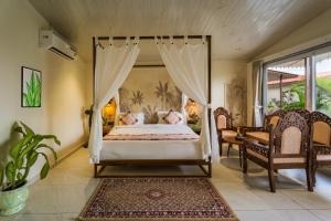 RiverView Tent Resort客房内的一张或多张床位