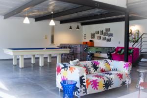 Χώρος καθιστικού στο provencal farm house with heated pool located to salon de provence, 12 people