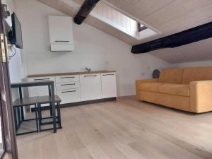 Η κουζίνα ή μικρή κουζίνα στο Downtown Roof +9 φωτογραφίες