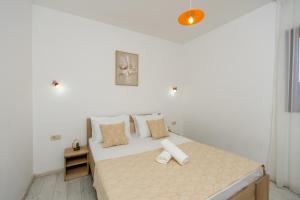 Ένα ή περισσότερα κρεβάτια σε δωμάτιο στο Arvala Apartments