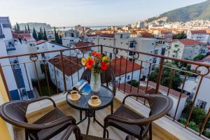 Μπαλκόνι ή βεράντα στο Arvala Apartments +44 φωτογραφίες