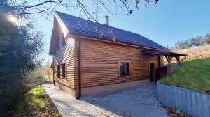 a small wooden house with a roof at Chata Jožka in Vyšné Ružbachy