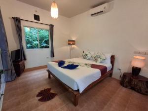 a bedroom with a bed in a room with a window at Zabit Bungalow in Ko Lanta +67 photos