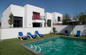 Πισίνα στο ή κοντά στο Villas Odalys Le Domaine d Anadara