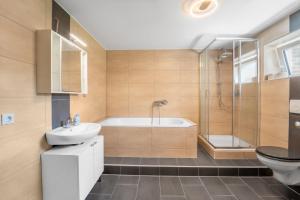 Koupelna v ubytování City Apartments- Work & Stay nahe Hannover + 34 fotografií