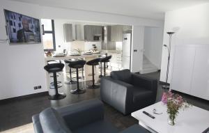 Η κουζίνα ή μικρή κουζίνα στο Villas Odalys Le Domaine d Anadara