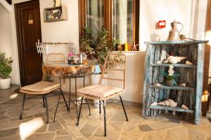 Φωτογραφία από το άλμπουμ του Lava Beach Suites στην Αγία Γαλήνη