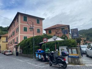 a scooter parked in a parking lot next to a building at Casa Ivy in Serra Rocco