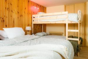 a bedroom with two bunk beds in a room at Villa Garmet | Formigal in Formigal