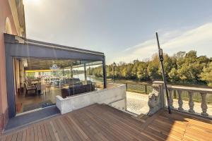 Μπαλκόνι ή βεράντα στο Duna Wellness Hotel +32 φωτογραφίες