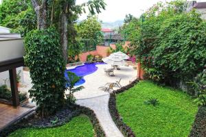 Vườn quanh Plaza Magdalena Hotel