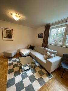 a living room with a couch and a checkered floor at Ferienwohnungen Krügerstraße in Dresden