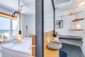 Cama o camas de una habitación en Skiff - Transformed studio on the water's edge
