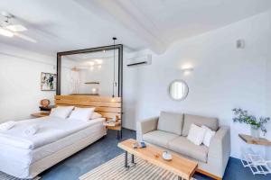 Cama o camas de una habitación en Skiff - Transformed studio on the water's edge