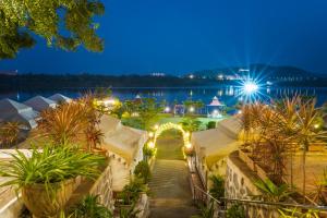 RiverView Tent Resort外面的花园