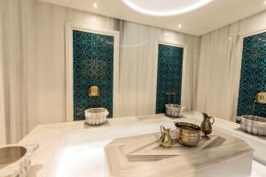 O baie la Radisson Hotel Istanbul Harbiye