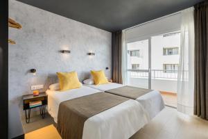 Ένα ή περισσότερα κρεβάτια σε δωμάτιο στο Apartamentos Vibra Jabeque Dreams +52 φωτογραφίες