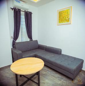 Lighthouse Inn and suites的休息区
